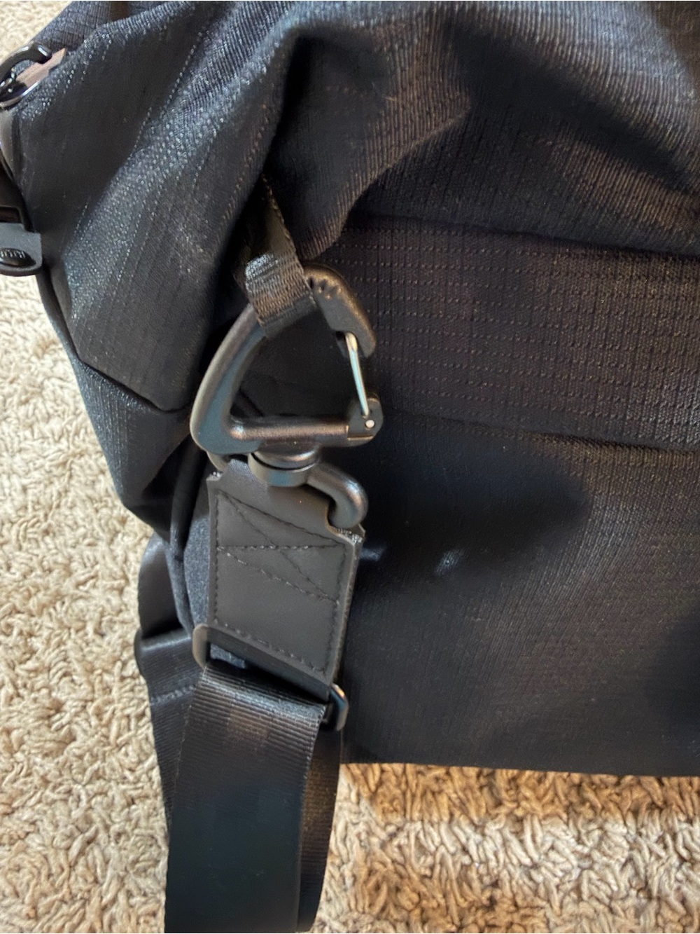 TravisMathew TMB200 Lateral Duffel Bag - Black - New with Tags - Picture 5 of 14